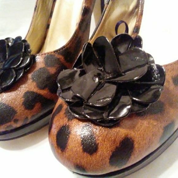 Madden Girl by Steve Madden Leopard Print Heels - Picture 7 of 9